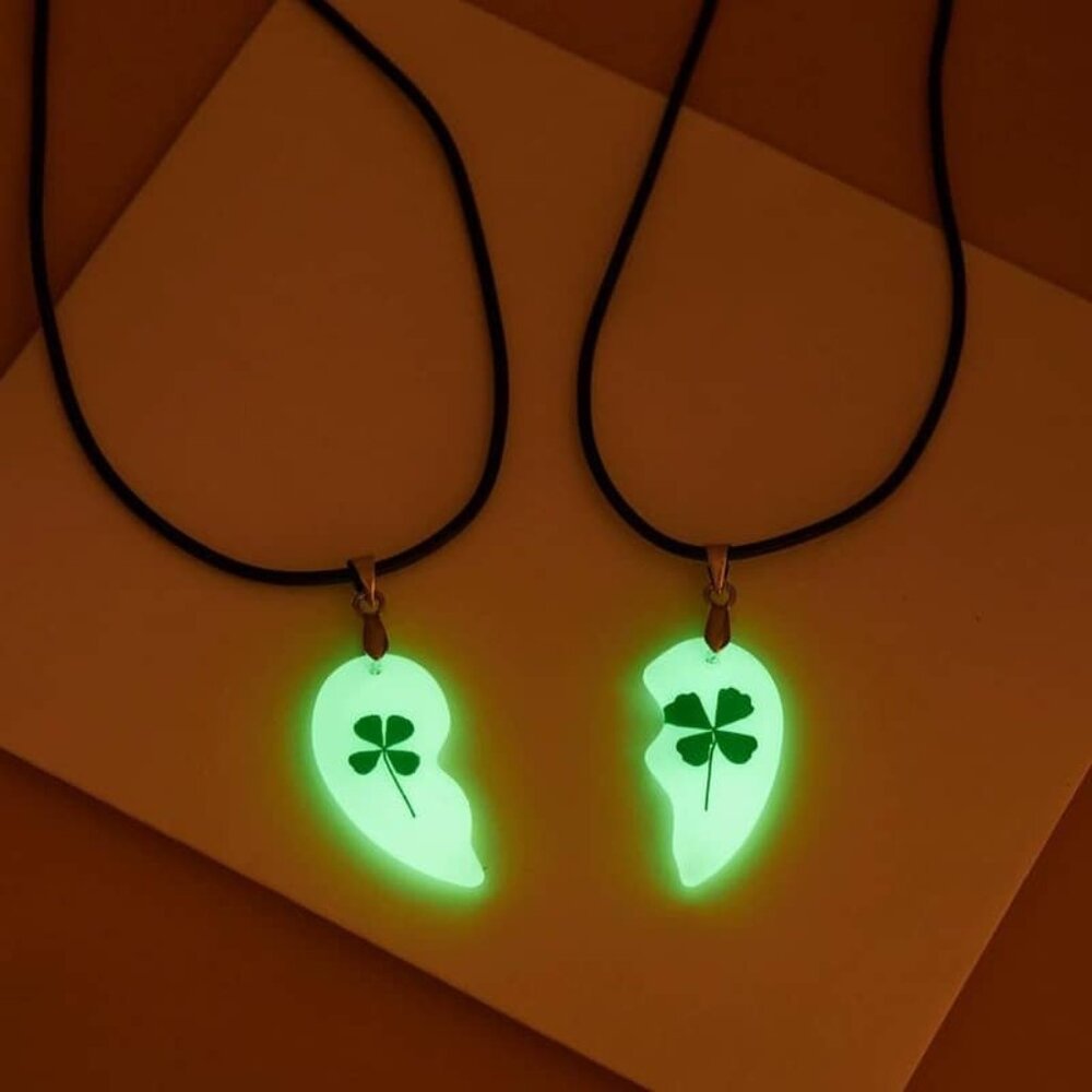 🍀 Glow-in-the-Dark Clover Heart Couple Necklace Set 💖 2-Piece BFF Gift